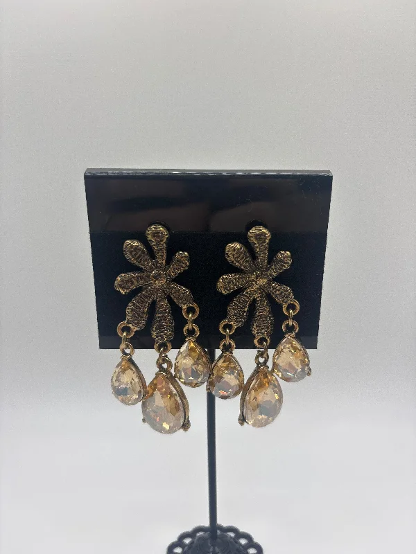 gold earrings for women -Earrings Statement By Clothes Mentor, Size: 1