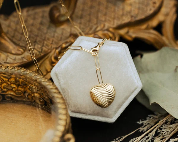 engraved necklaces for women -TEXTURED PUFF HEART PAPERCLIP LARIAT NECKLACE IN 14K YELLOW GOLD