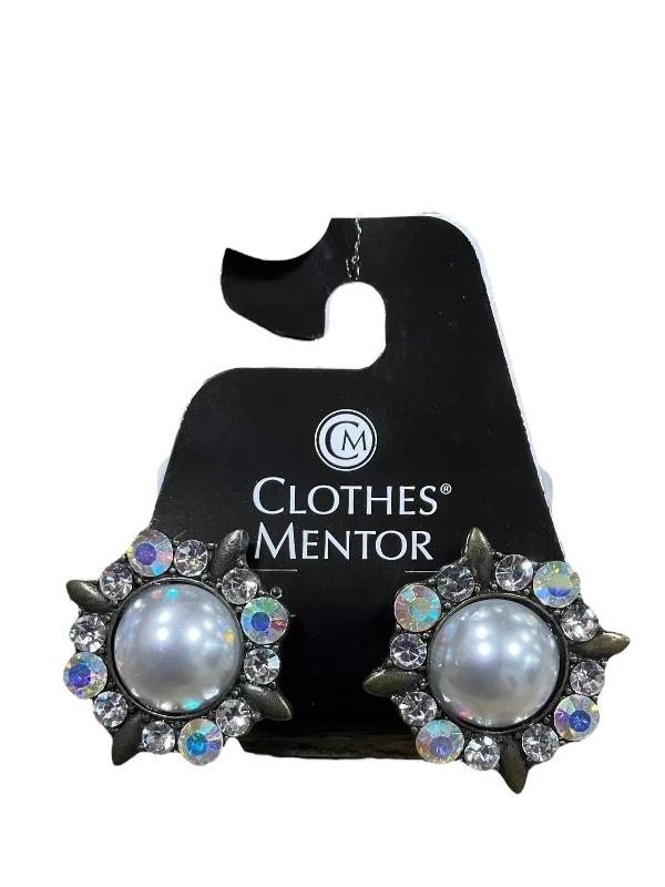 trendy earrings for women -Earrings Stud By Clothes Mentor