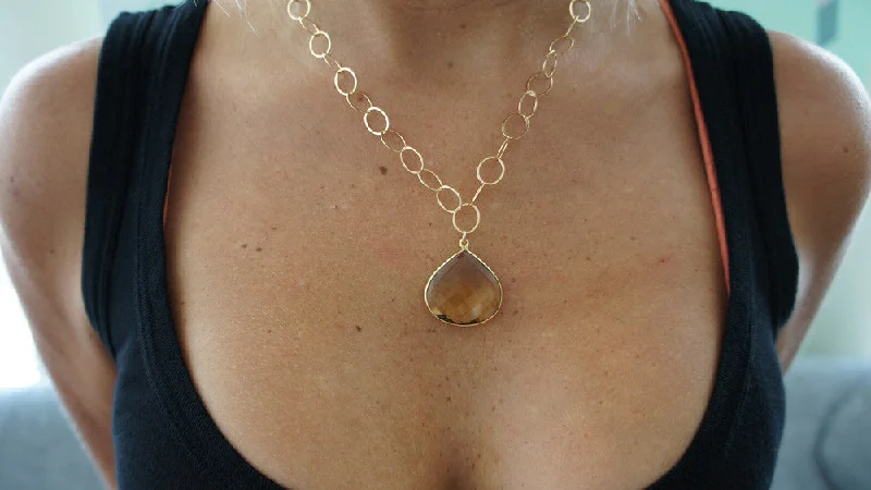 delicate pearl necklaces for women -Beer Quartz on Gold Link Chain Necklace