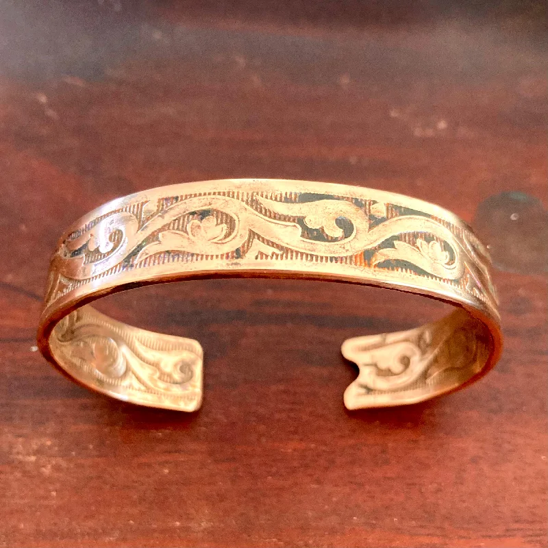 Large Leaf Pattern Cuff 1/2"