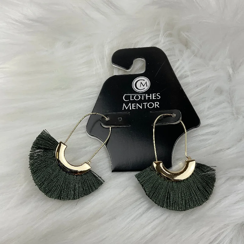 chic gold earrings for women -Earrings Dangle/drop By Clothes Mentor