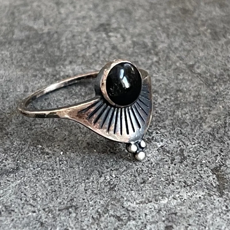 trendy rings for women -Onyx Zora ring  | 925 silver